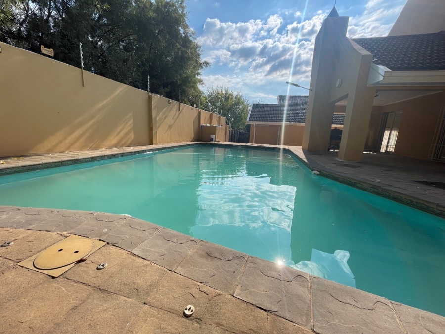 6 Bedroom Property for Sale in Dan Pienaar Free State